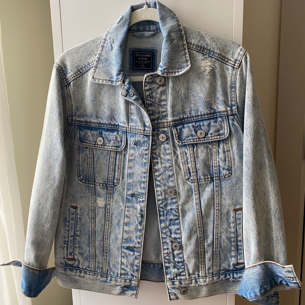 Abercrombie & Fitch faded boyfriend jean jacket XS